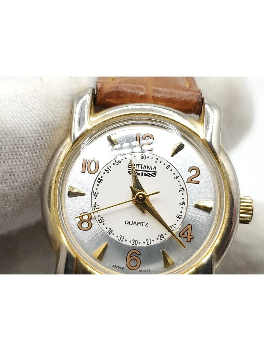 Brittania Quartz Womens Watch New Battery Gold Tone Brown Band 18mm